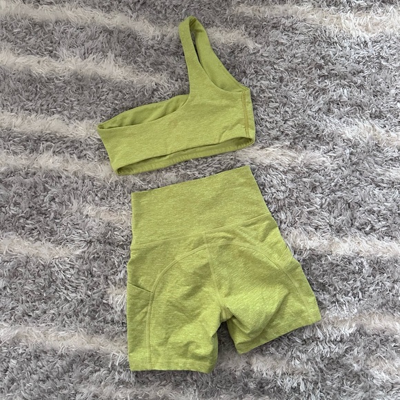 Offline by Aerie The Hugger green matching sports bra and bike shorts set XS - Picture 2 of 4